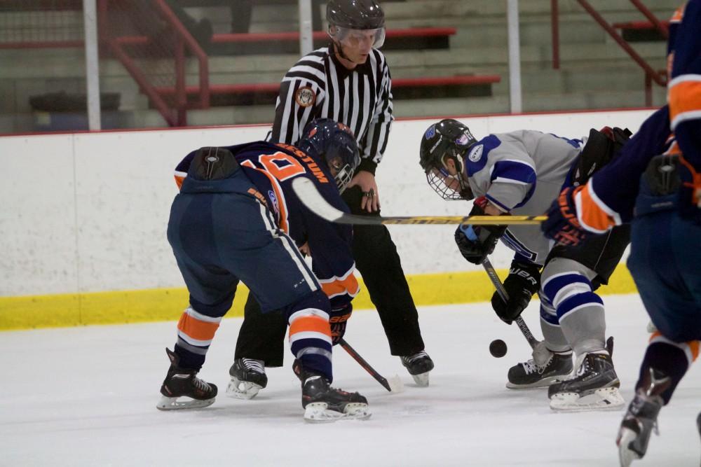 GVL / Sara Carte
Grand Valley Men’s Ice Hockey D3 player, Tyler Stoller, fights for the puck against Hope College at the Georgetown Ice Arena on Jan 16. 