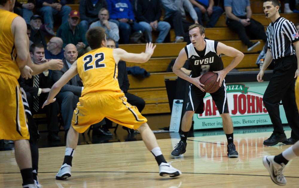 GVL / Kevin Sielaff - Darren Kapustka (3) swings the ball around the perimeter.  The Lakers defeat the Huskies of Michigan Tech with a final score of 64-53 Jan. 17, 2016 in Allendale.