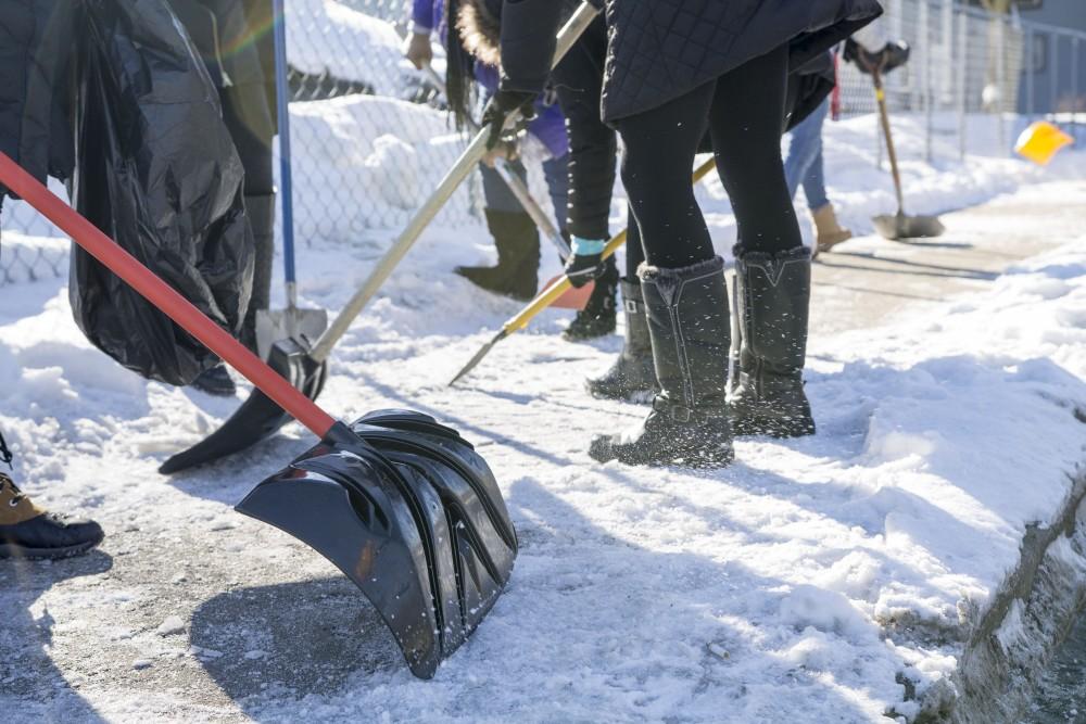 GVL / Sara Carte
Grand Valley students shovel the sidewalks along Grandville Avenue downtown Grand Rapids for the Martin Luther King community service projects on Jan. 23.