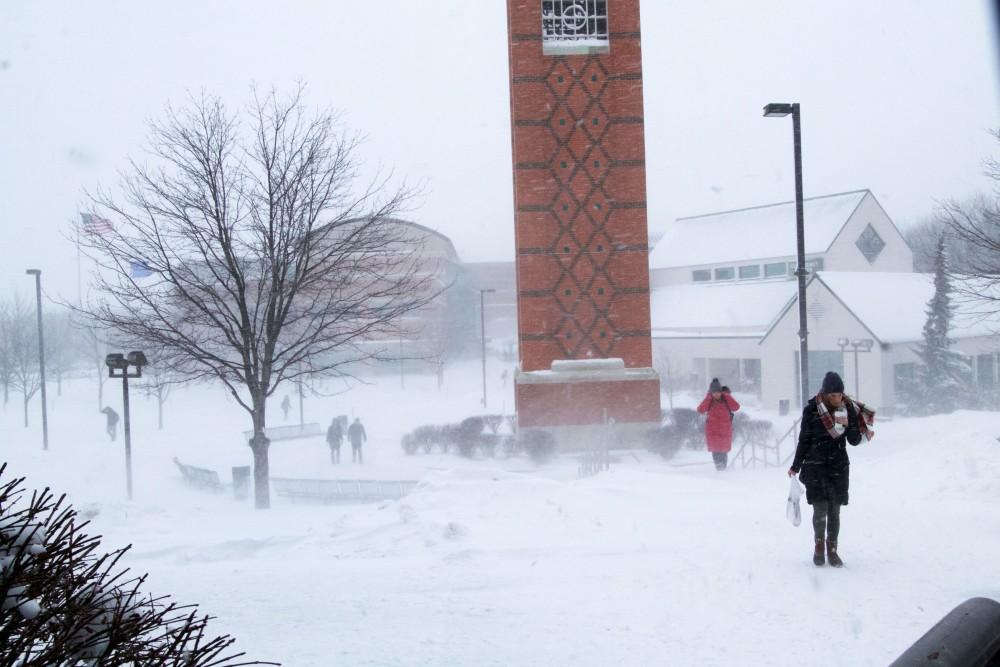 GVL / Sara Carte
Grand Valley students venture out into the cold on Allendale’s campus on Jan. 12.