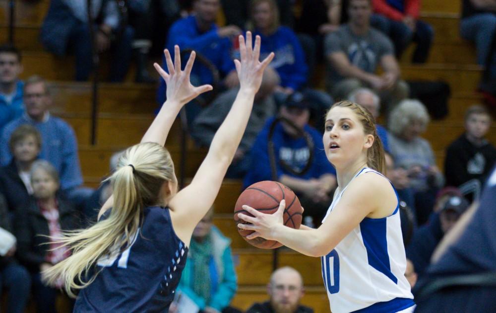 GVL / Kevin Sielaff - Taylor Lutz (10) looks to pass the ball into the paint.  The Lakers down the Timberwolves of Northwood University in Allendale with a final score of 71-47 Jan. 24, 2016.