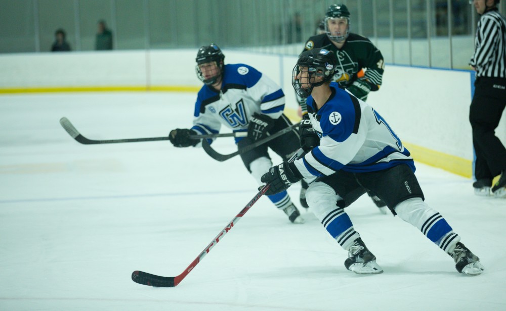 GVL / Kevin Sielaff - Collins Finkhouse (19) controls the puck in Eastern's zone.  The Lakers defeat the Eagles of Eatern Michigan University Friday, Feb. 5, 2016 at Georgetown Ice Center.