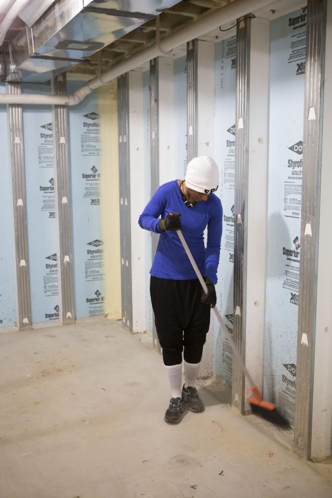 GVL / Sara Carte - Grand Valley alumni, LaToya Floyd, volunteers for Kent County Habitat for Humanity in Grand Rapids on Thursday, Mar. 24, 2016.