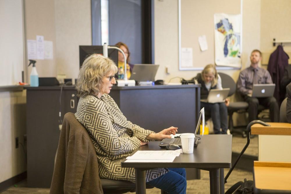 GVL / Sara Carte - Grand Valley faculty, Karen Gipson, speaks at the UAS meeting in the DeVos Campus on Friday, Mar. 25, 2016.