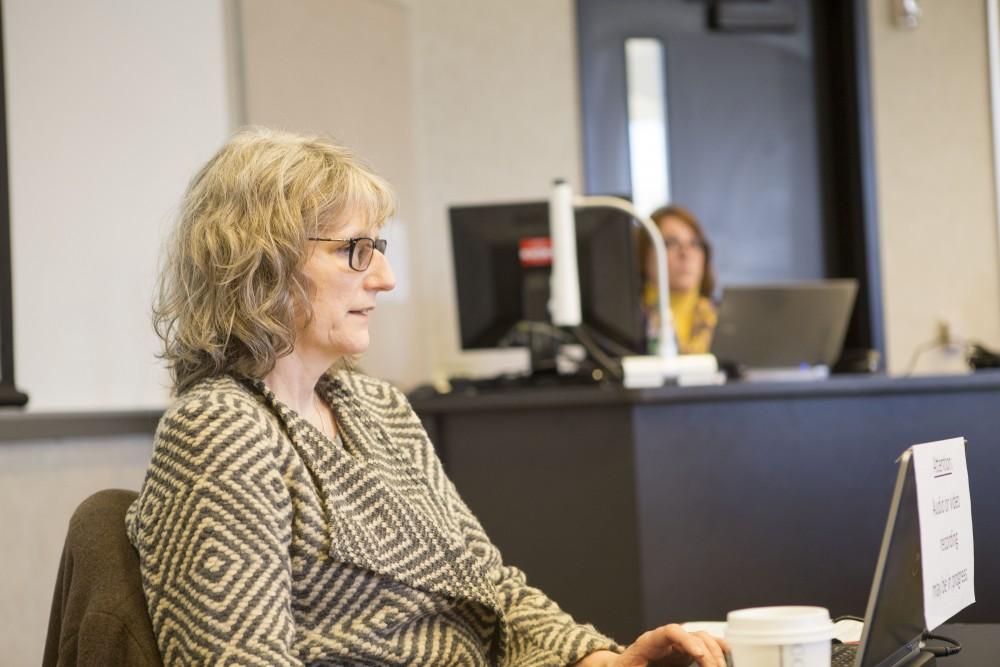 GVL / Sara Carte - Grand Valley faculty, Karen Gipson, speaks at the UAS meeting in the DeVos Campus on Friday, Mar. 25, 2016.