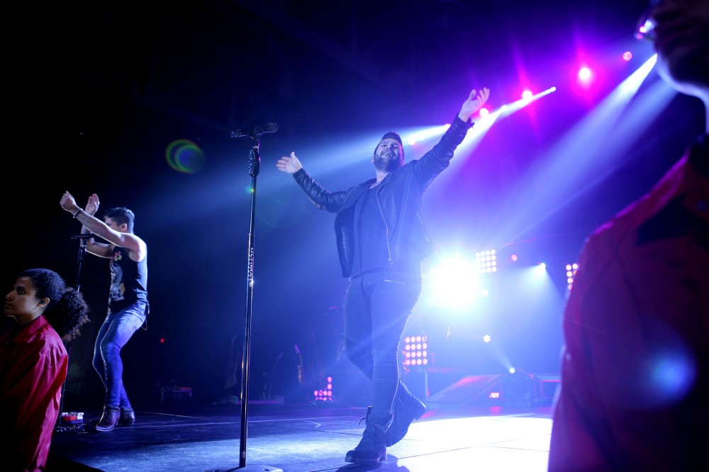 GVL / Emily Frye 
Award winning country music duo Dan & Shay hit the stage at Grand Valley State University on Thursday April 7, 2016. 