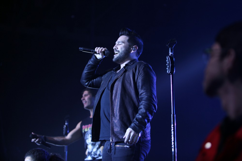 GVL / Emily Frye 
Award winning country music duo Dan & Shay hit the stage at Grand Valley State University on Thursday April 7, 2016. 