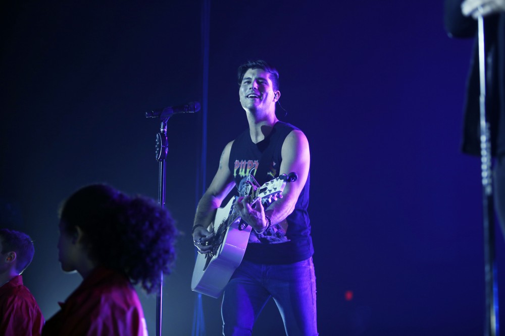 GVL / Emily Frye 
Award winning country music duo Dan & Shay hit the stage at Grand Valley State University on Thursday April 7, 2016. 