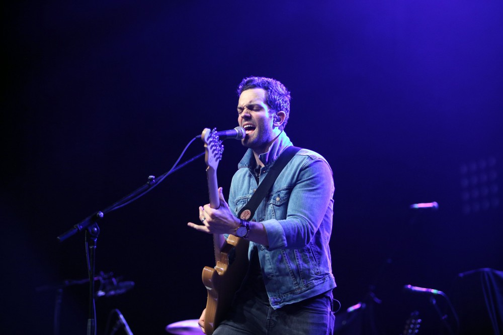 GVL / Emily Frye 
Warner Nashville Music artist Ryan Kinder hits the stage at Grand Valley State University on Thursday April 7, 2016. 