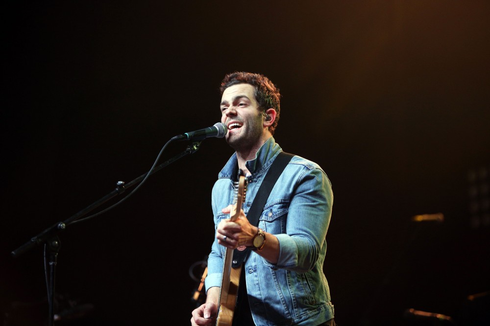 GVL / Emily Frye 
Warner Nashville Music artist Ryan Kinder hits the stage at Grand Valley State University on Thursday April 7, 2016. 