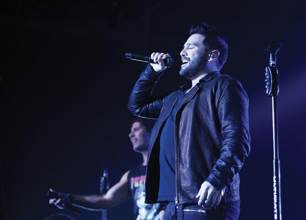 GVL / Emily Frye 
Award winning country music duo Dan & Shay hit the stage at Grand Valley State University on Thursday April 7, 2016. 