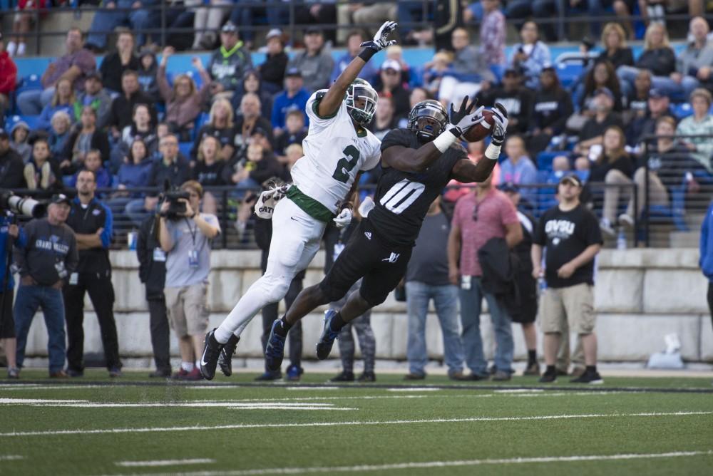 GVL / Luke Holmes - Urston Smith (10) makes the catch.