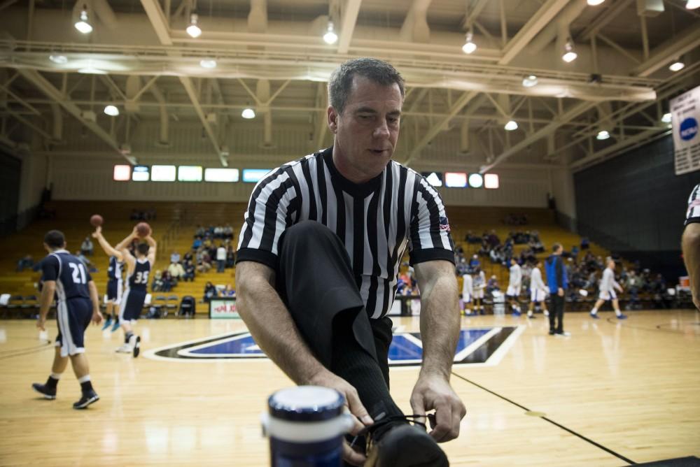 GVL / Luke Holmes - The referee ties his shoe during a timeout. GVSU defeated Trinity Christian on Friday, Nov. 18, 2016. 