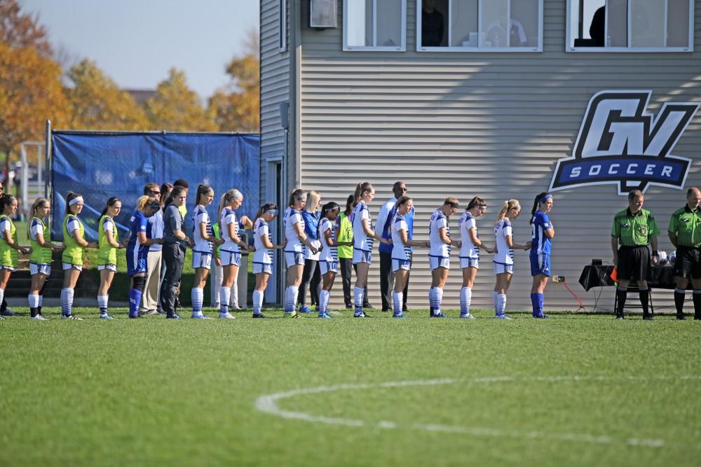 GVL / Emily Frye 
The Lakers before the start of the GLIAC Conference Championship against the Michigan Tech Huskies on Sunday Nov. 6, 2016.