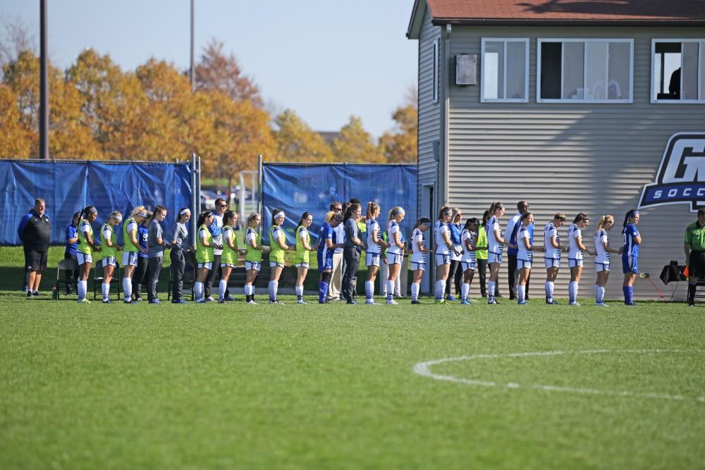 GVL / Emily Frye 
The Lakers before the start of the GLIAC Conference Championship against the Michigan Tech Huskies on Sunday Nov. 6, 2016.