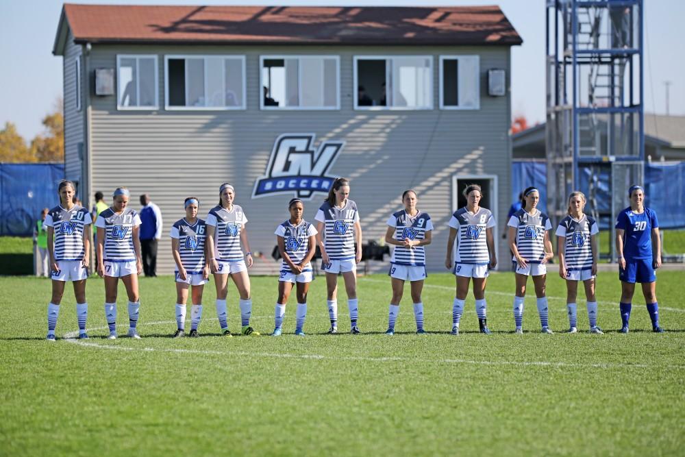 GVL / Emily Frye 
The Lakers before the start of the GLIAC Conference Championship against the Michigan Tech Huskies on Sunday Nov. 6, 2016.