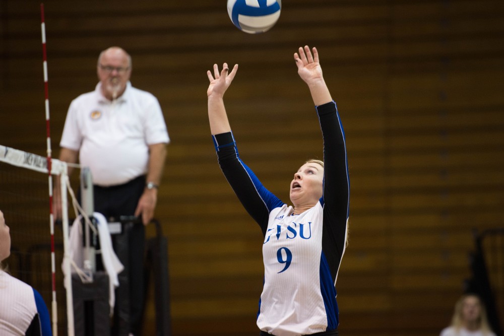 GVL / Luke Holmes - Katie Olson (9) sets the ball. GVSU volleyball lost to Michigan Tech on Saturday, Oct. 29. 2016.