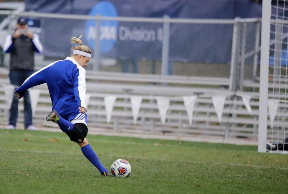 GVL / Emily Frye
Gabbie Guibord warms up before National Championship finals game on Saturday Dec. 3, 2016.