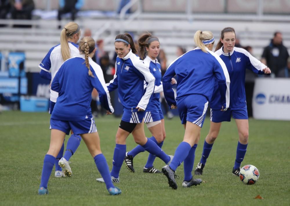 GVL / Emily Frye
The Lakers warm up before National Championship finals game on Saturday Dec. 3, 2016.