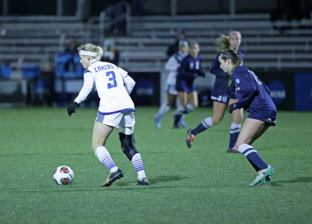 GVL / Emily Frye 
Gabbie Guibord takes the ball down the field during the semi finals game on Thursday Dec. 1, 2016. 