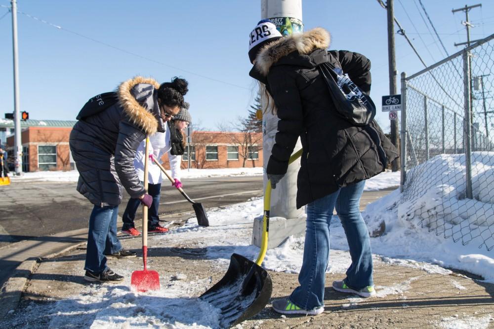 GVL / Sara CarteGrand Valley students shovel the sidewalks along Grandville Avenue downtown Grand Rapids for the Martin Luther King community service projects on Jan. 23.