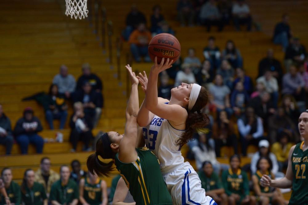 GVL / Luke Holmes - Kayla Dawson (23) goes up for the lay up. GVSU Women’s Basketball defeated Wayne State University on Thursday, Jan.19, 2017.