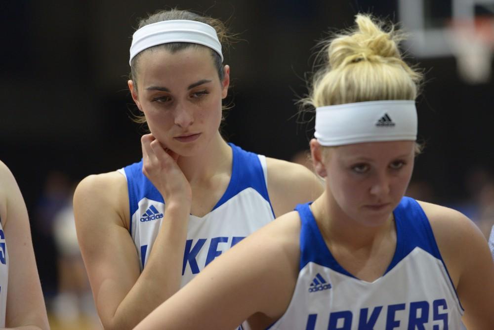 GVL / Luke Holmes - Korynn Hincka (44) listens to Coach Williams at the timeout. GVSU Women’s Basketball defeated Wayne State University on Thursday, Jan.19, 2017.