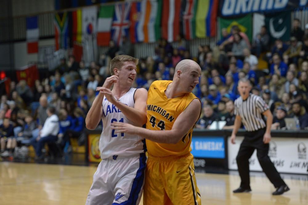 GVL / Luke Holmes - Drake Baar (21) gets tangled up by a defender. GVSU Men’s Basketball defeated Michigan Tech in the Fieldhouse Arena on Thursday, Feb. 16, 2017.