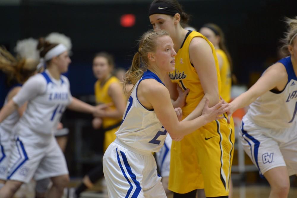 GVL / Luke Holmes - Taylor Lutz sets up a play from the outside. GVSU Women’s Basketball defeated Ferris State University on Monday, Jan. 30, 2016.