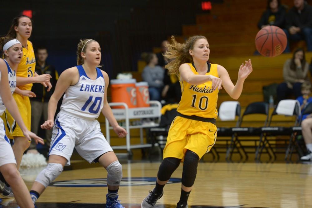 GVL / Luke Holmes - Piper Tucker (11) plays defense as her opponent tries to pass the ball. GVSU Women’s Basketball defeated Ferris State University on Monday, Jan. 30, 2016.