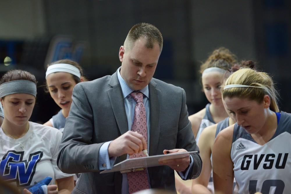 GVL / Luke Holmes - Phil Sayers writes a play on the board during the time out. GVSU Women’s Basketball defeated Ferris State University on Monday, Jan. 30, 2016.