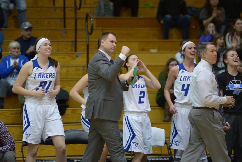 GVL / Luke Holmes - Jenn DeBoer (4) throws the pass. GVSU Women’s Basketball defeated Ferris State University on Monday, Jan. 30, 2016.