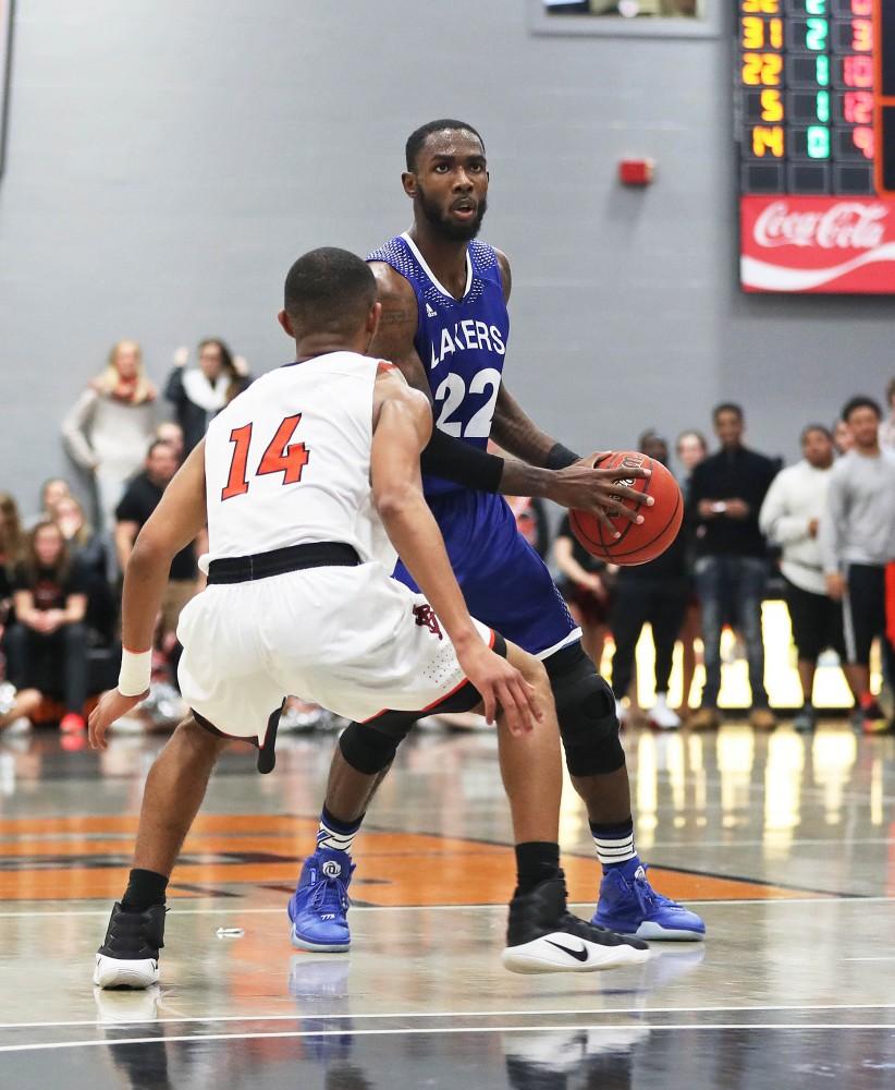 GVL/Kevin Sielaff - Juwan Starks (22) looks toward the hoop during the game versus Findlay at the University of Findlay on Tuesday, Feb. 28, 2017.