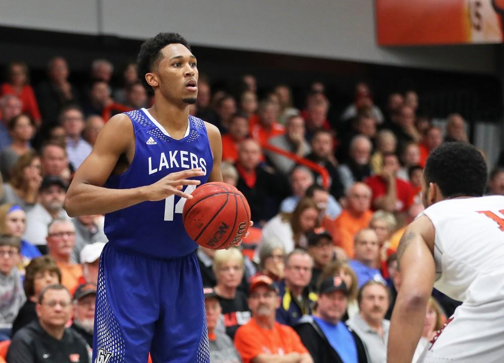 GVL/Kevin Sielaff - Chris Dorsey (14) looks to pass during the game versus Findlay at the University of Findlay on Tuesday, Feb. 28, 2017.