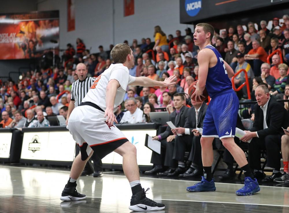 GVL/Kevin Sielaff - Luke Ryskamp (23) picks up his dribble and looks to pass during the game versus Findlay at the University of Findlay on Tuesday, Feb. 28, 2017.