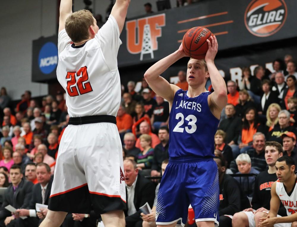 GVL/Kevin Sielaff - Luke Ryskamp (23) picks up his dribble and looks to pass during the game versus Findlay at the University of Findlay on Tuesday, Feb. 28, 2017.