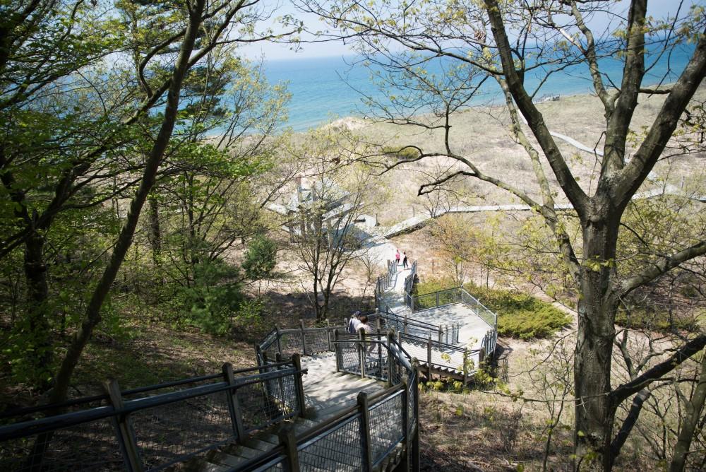 GVL / Luke Holmes - Rosy Mound Natural Area in Grand Haven offers a short hike with great views of Lake Michigan, May 16, 2017.