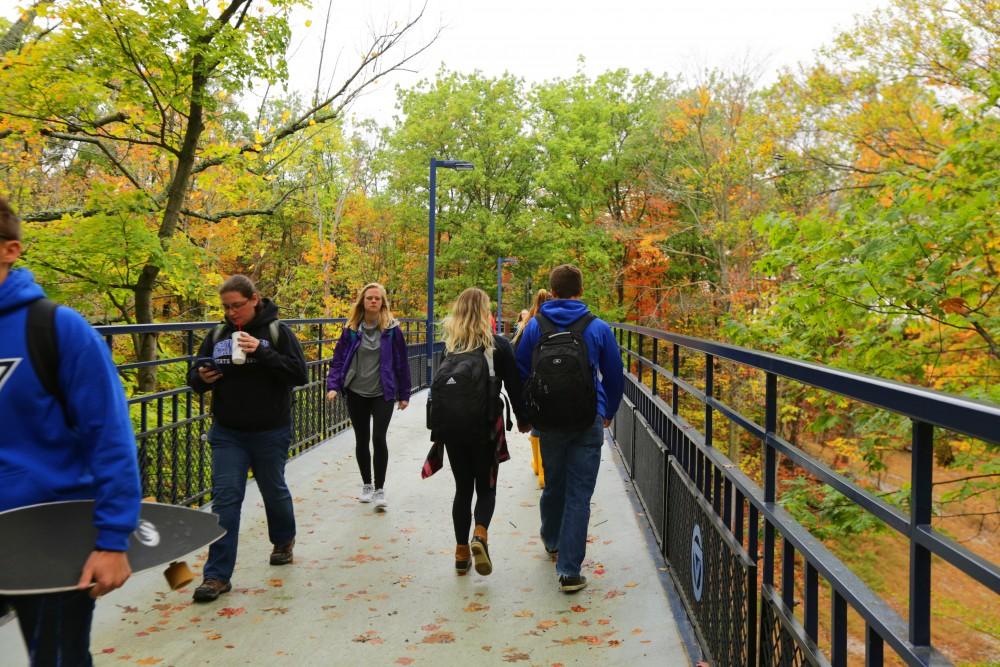 GVL / Emily Frye 
Students walking on campus on Wednesday October 11, 2017.