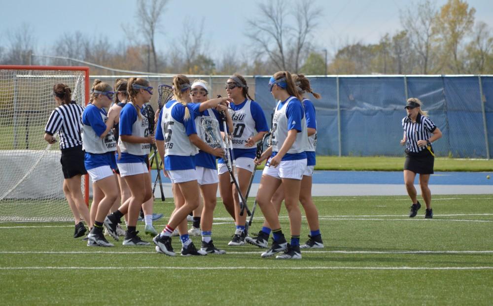 GVL/Hannah Zajac-- Grand Valley State huddles together after scoring against Michigan (club) on Saturday 21 Oct 2017. 