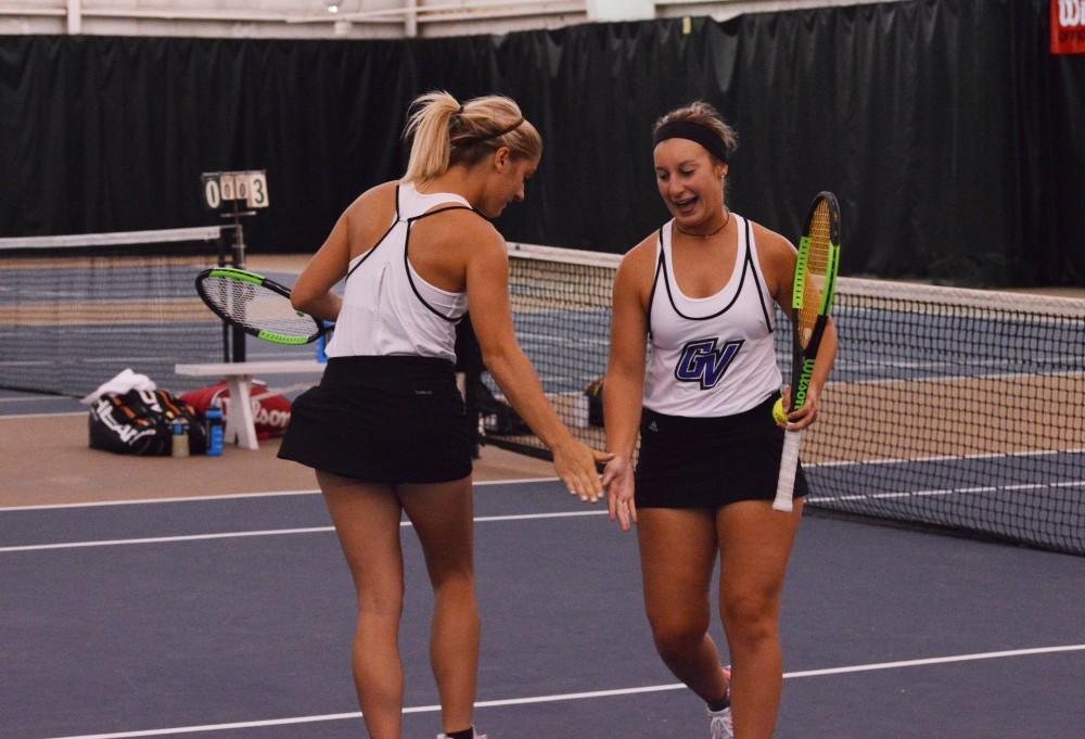 GVL/Hannah Zajac-- Abby Perkins and Livia Christman play their last year together as a doubles team on 7 Oct 2017. 