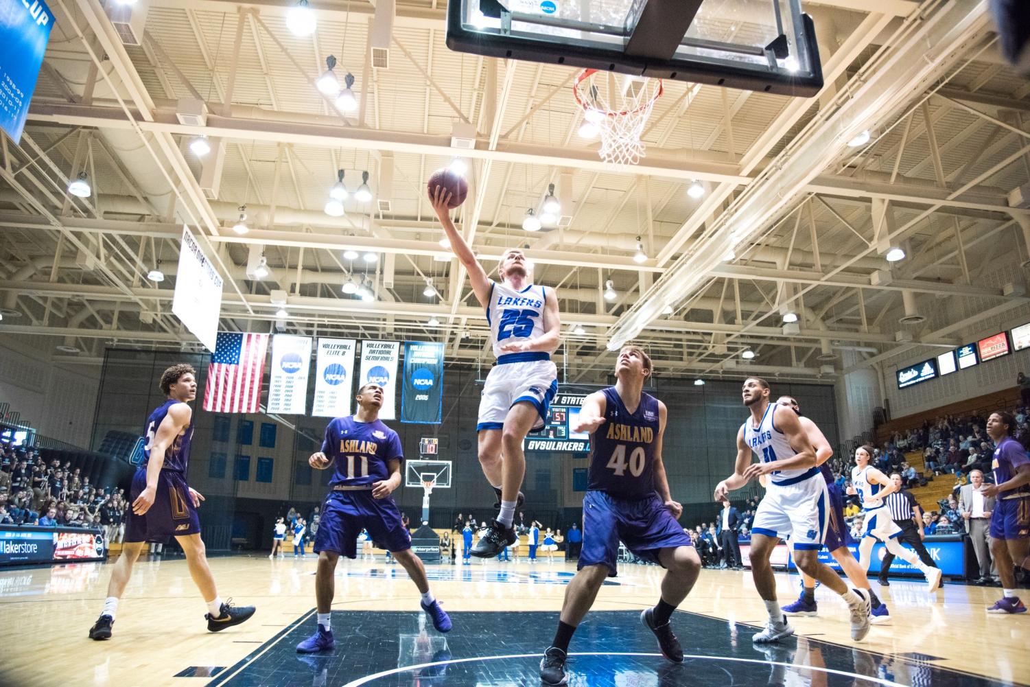 GVSU Basketball remains in first place after lastsecond loss to